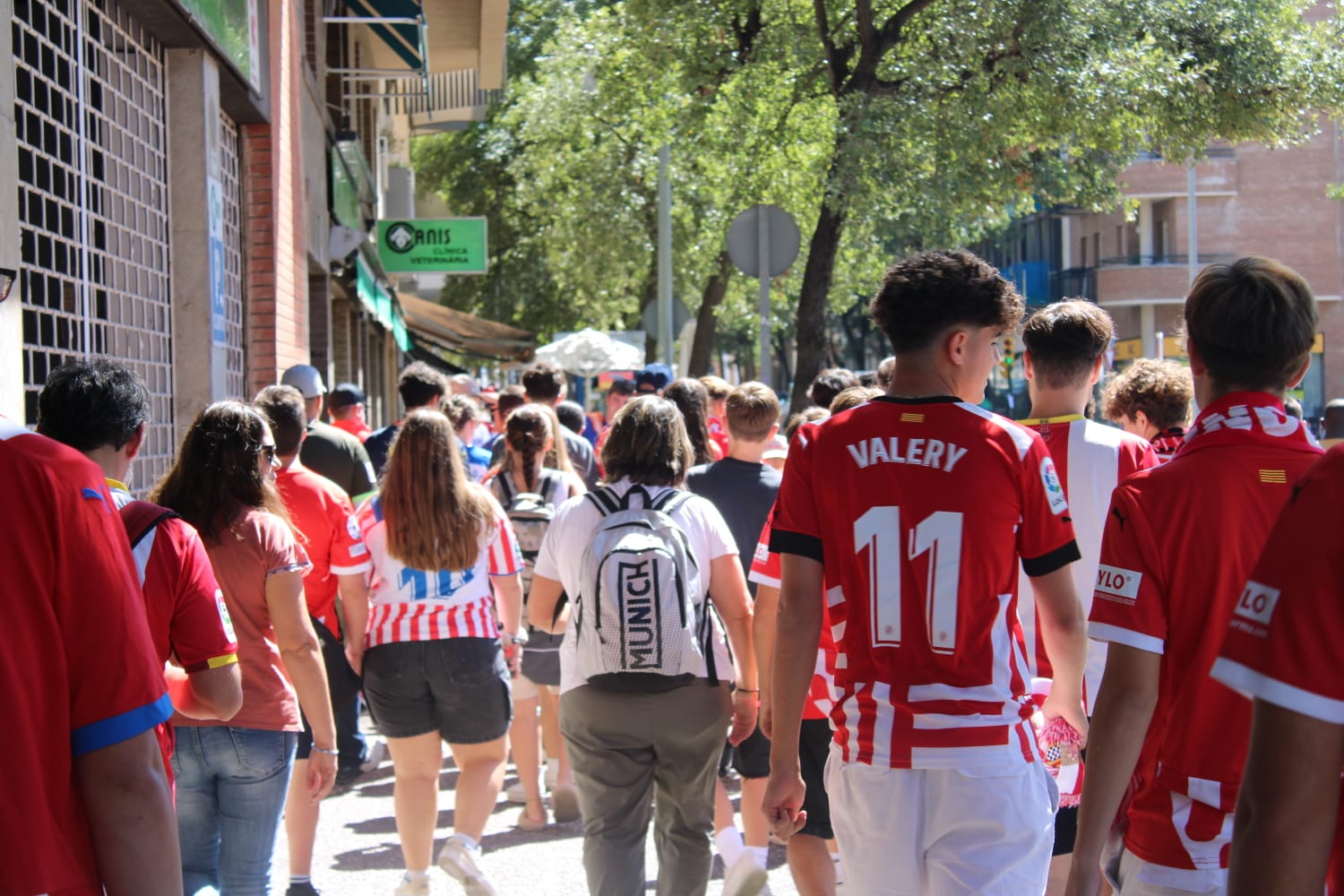 Aficionats del Girona pujant a l'estadi de Montilivi | Jose Díaz