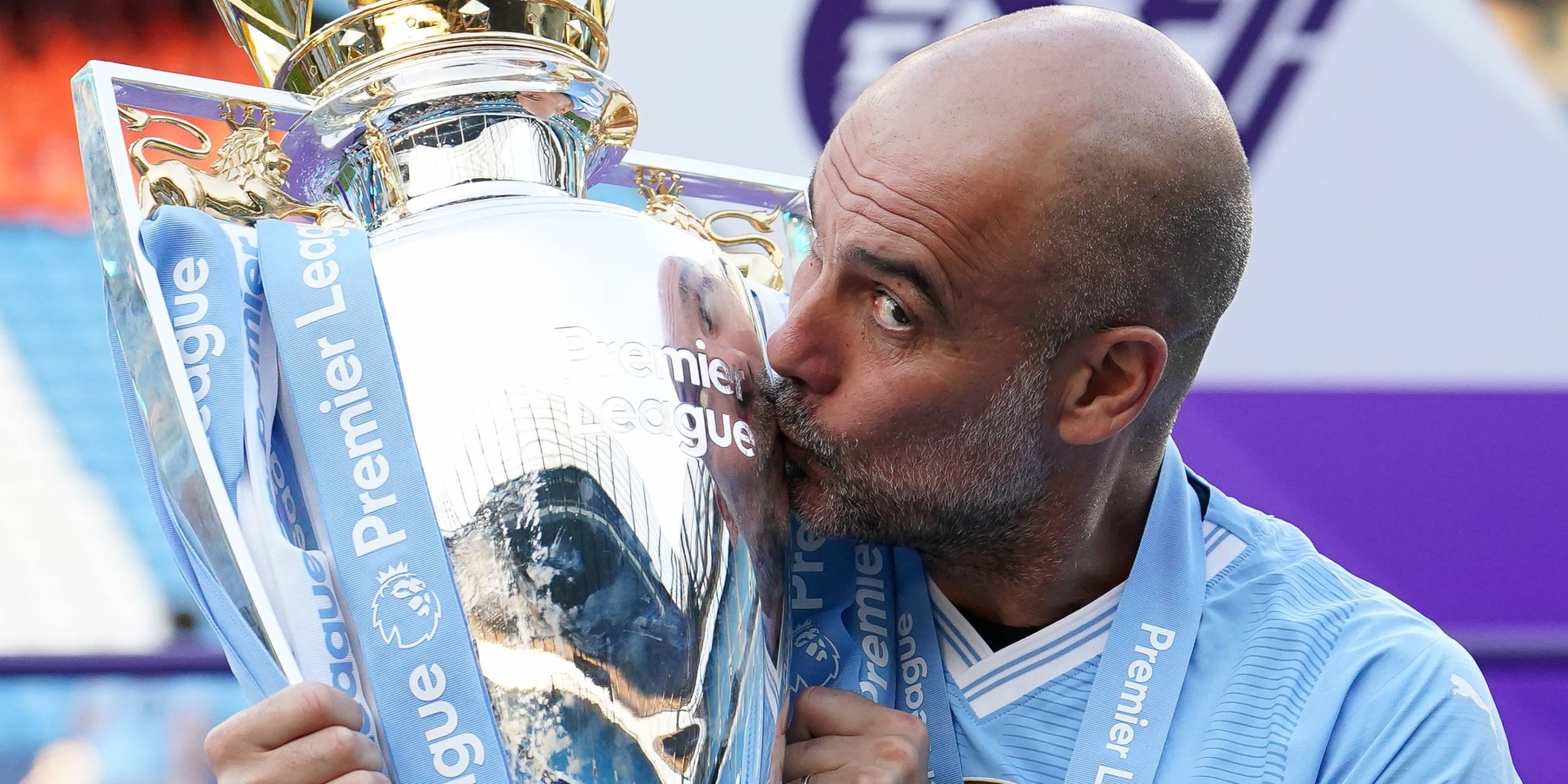 Pep Guardiola, amb el trofeu de la Premier League | Europa Press