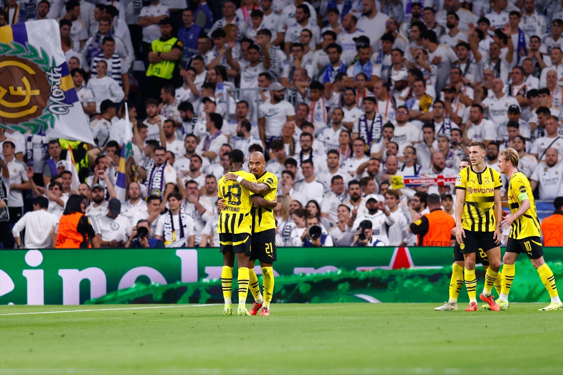 Els jugadors del Borussia Dortmund celebren un gol al Bernabéu | Europa Press