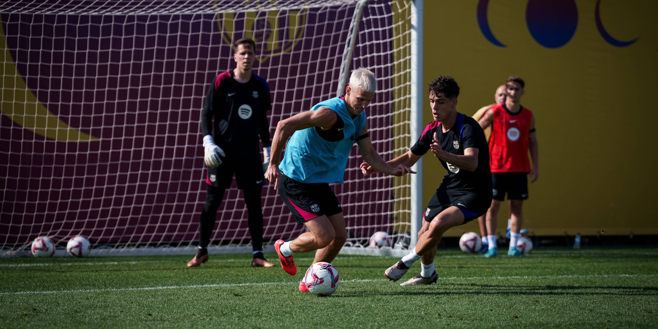 Dani Olmo durant un entrenament amb el Barça | FC Barcelona