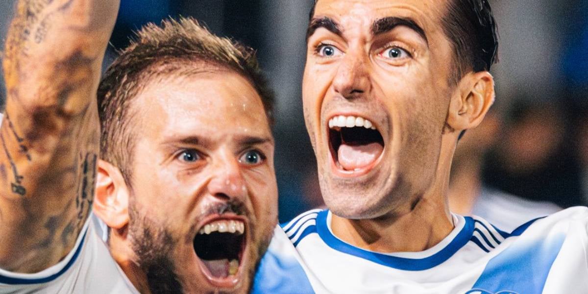 Roger Escoruela i John Neeskens, del Club Esportiu Europa, celebren un gol al Nou Sardenya contra l'Albacete a la Copa | CE Europa