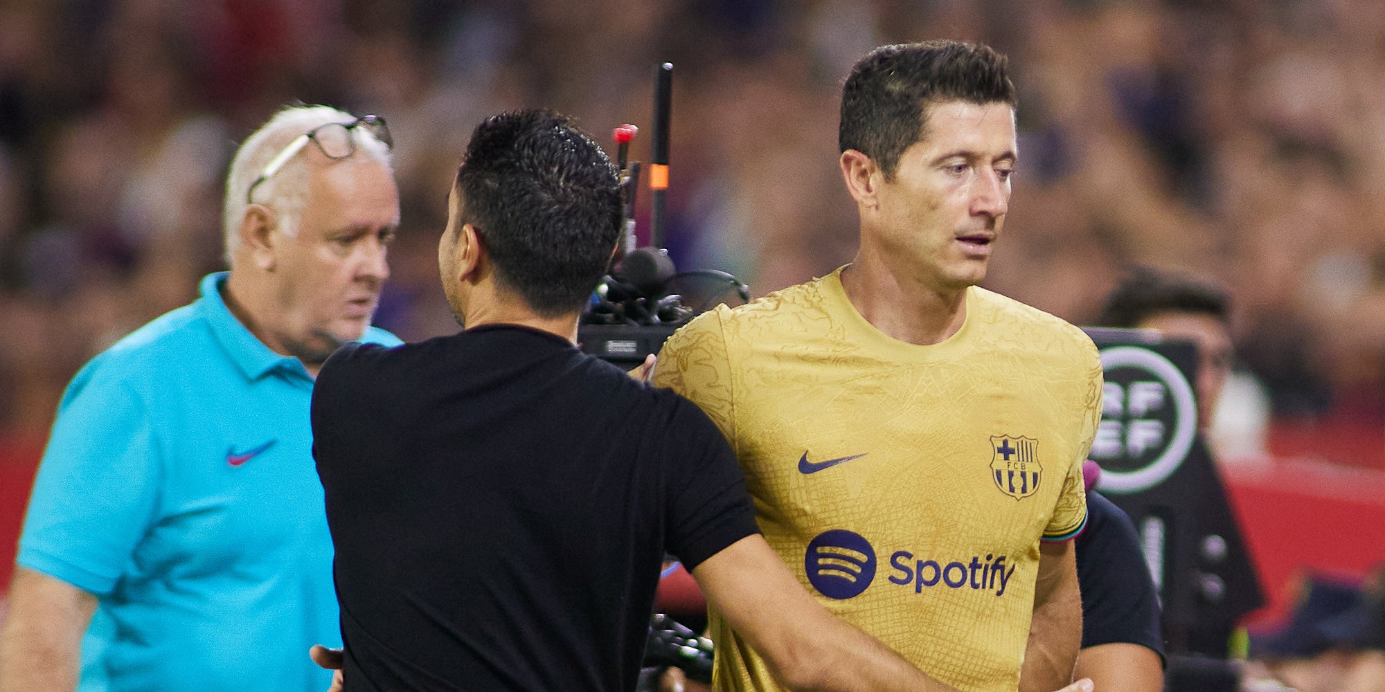 Xavi Hernández i Robert Lewandowski, durant un partit amb el Barça | Europa Press