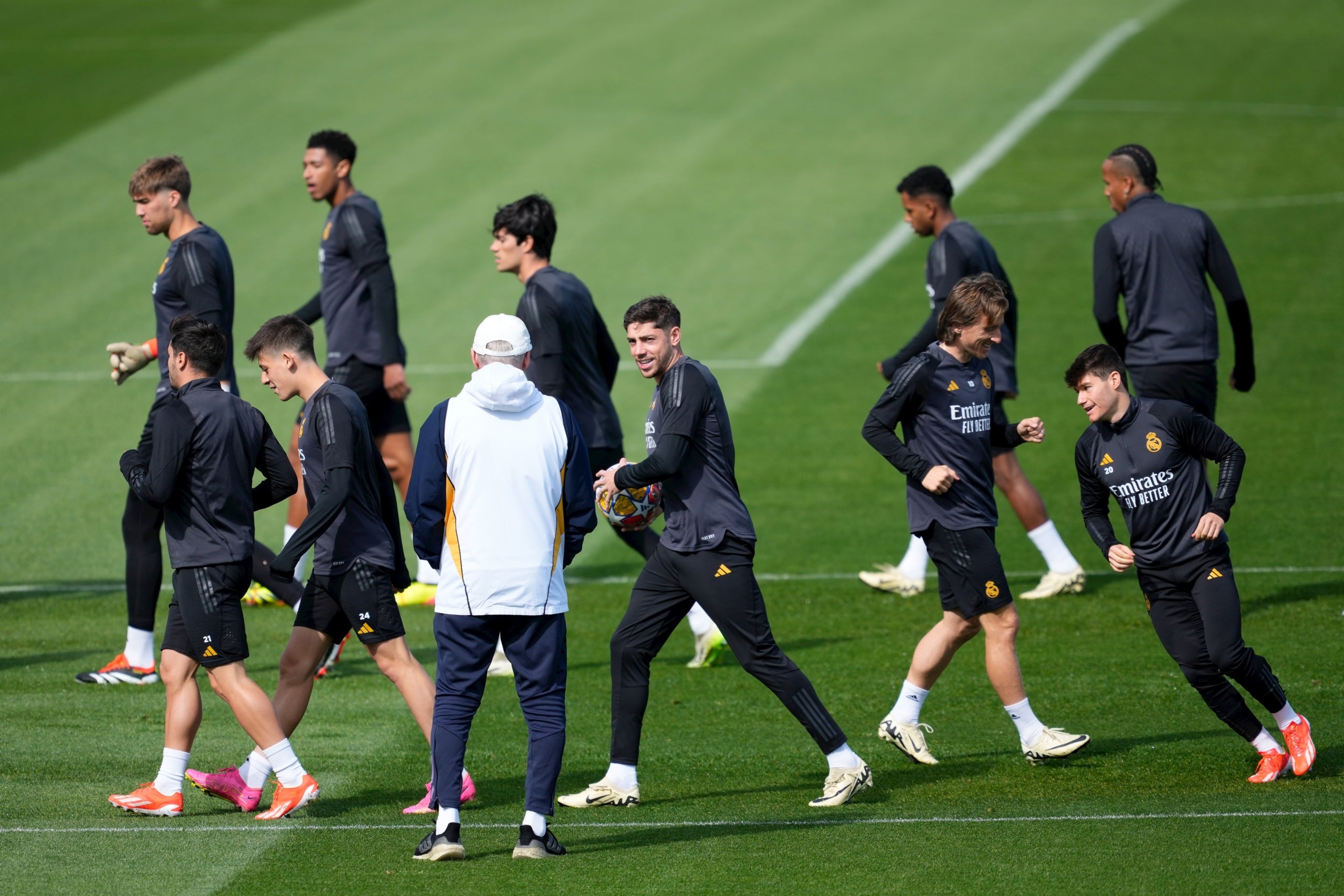 Carlo Ancelotti i Fede Valverde, durant un entrenament | Europa Press