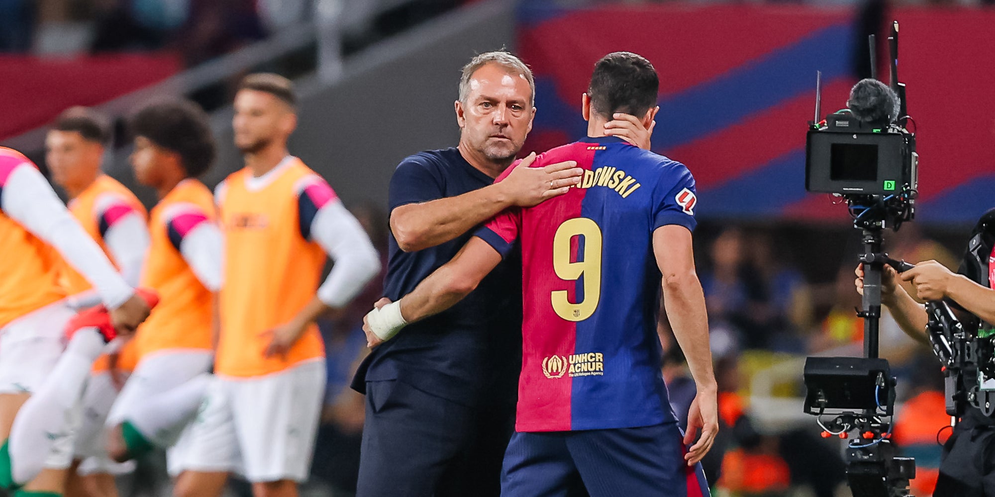 Hansi Flick i Robert Lewandowski, durant un partit amb el Barça | Europa Press