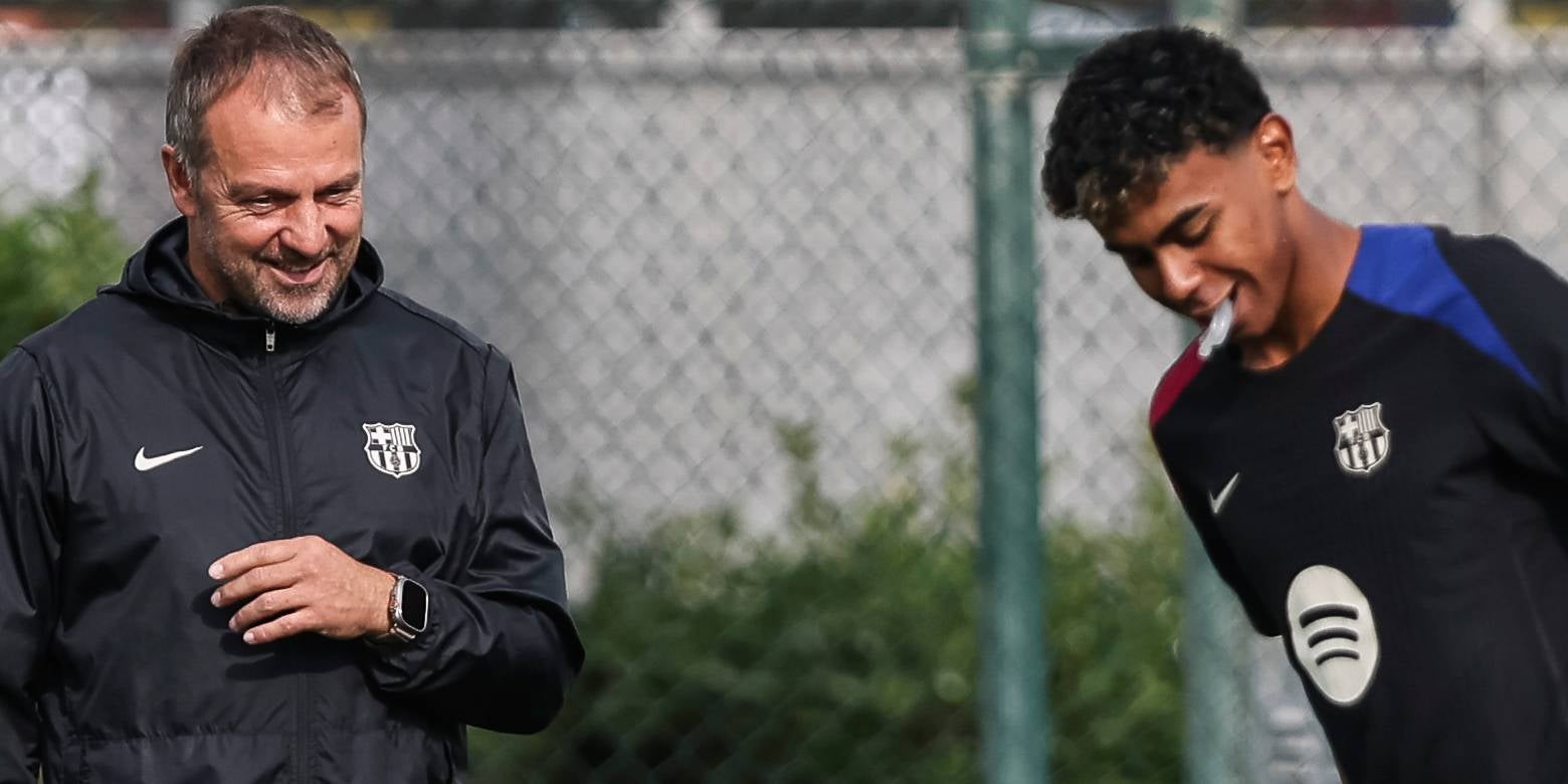 Hansi Flick i Lamine Yamal, durant un entrenament del Barça | Europa Press