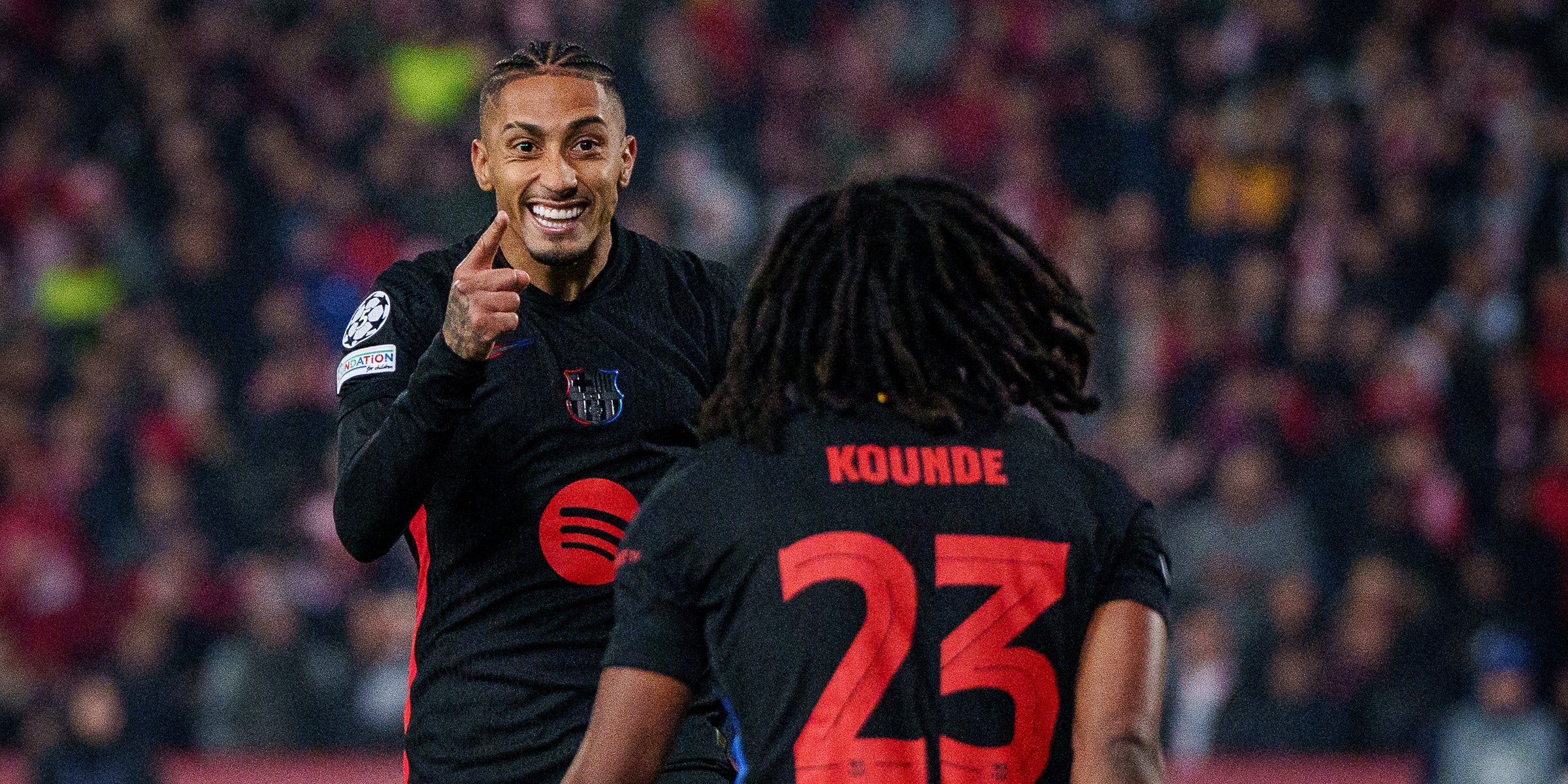 Raphinha, celebrando un gol contra el Estrella Roja tras la asistencia de Kounde | FC Barcelona