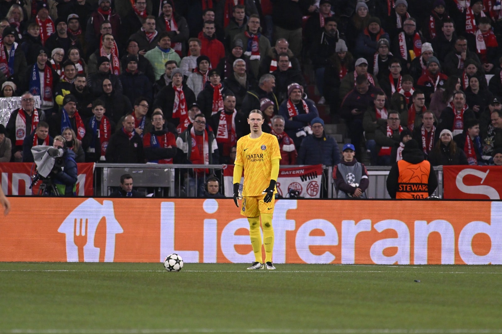 Safonov, durant el Bayern-PSG | PSG FC
