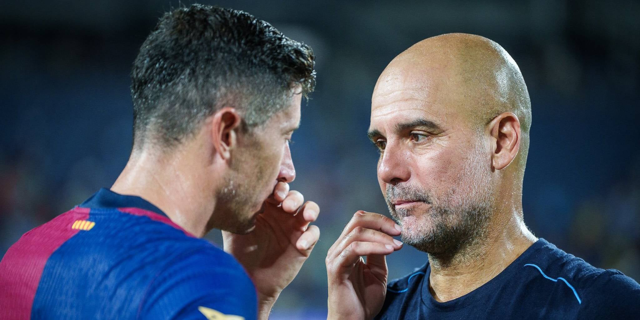 Robert Lewandowski i Pep Guardiola, durant un partit amistós del Barça contra el Manchester City | FC Barcelona
