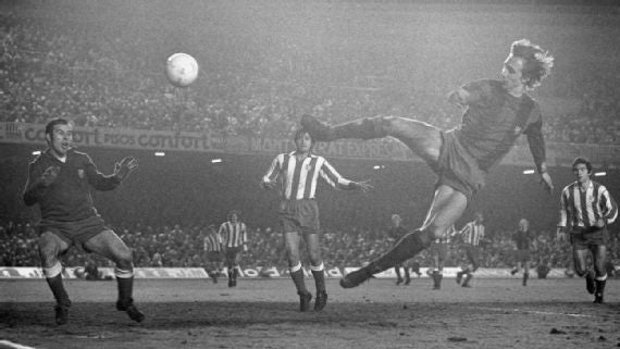 Johan Cruyff, marcant el gol que el va convertir en 'holandès volador' | FC Barcelona