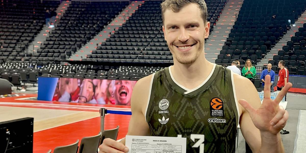 Obst amb el full de partit i el seu rècord de triples | @FCBBasketball