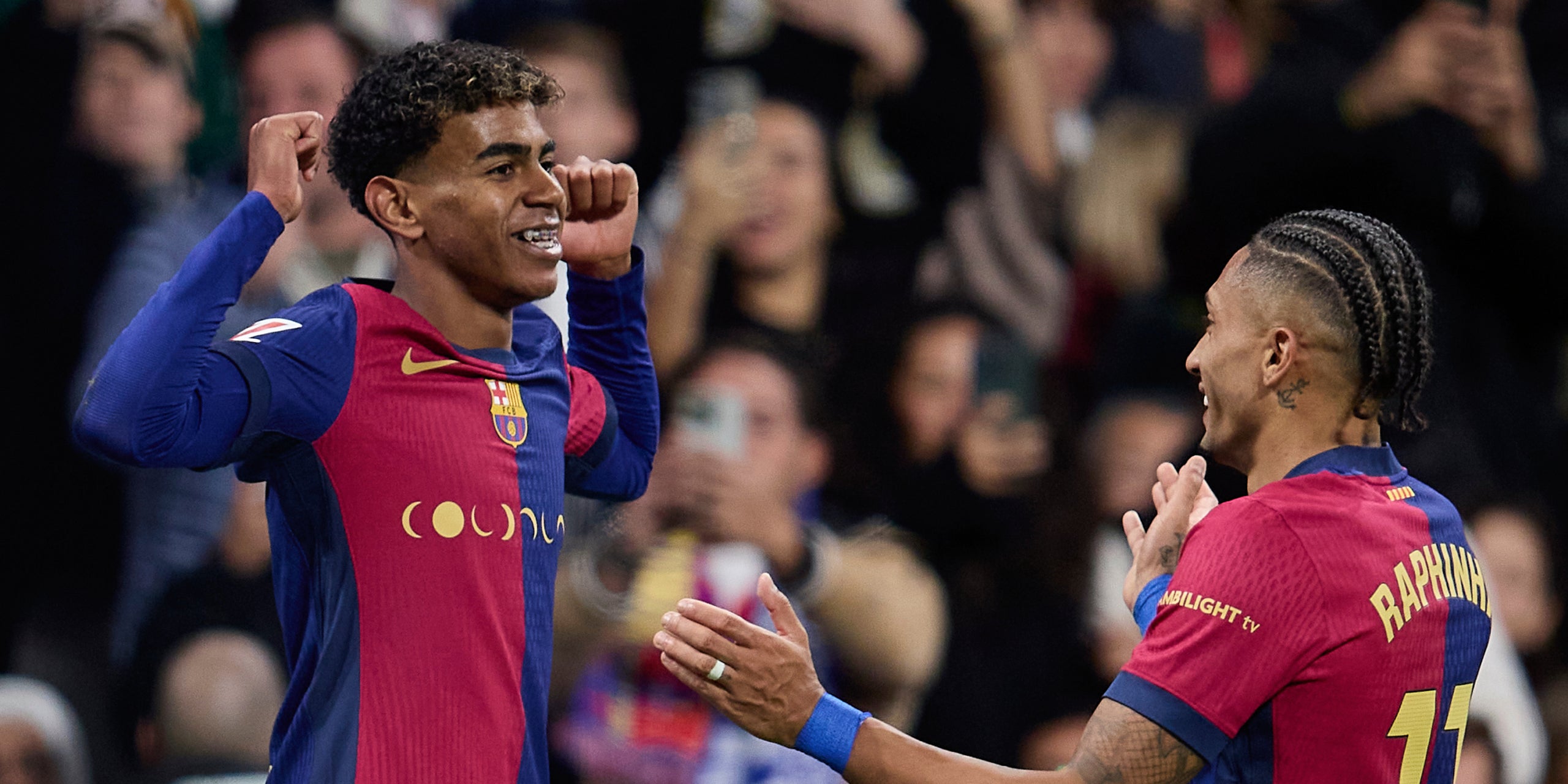 Lamine Yamal i Raphinha, celebrant un gol contra el Madrid al Bernabéu | Europa Press