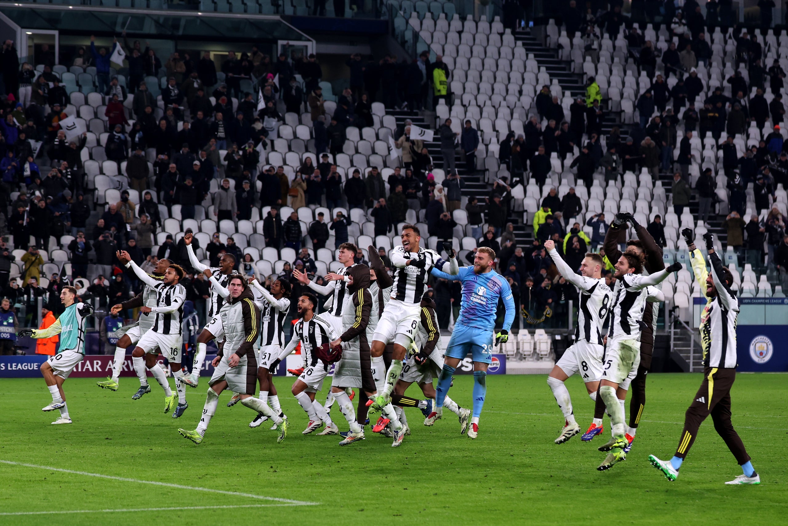 Els jugadors de la Juventus celebren la victòria contra el Manchester City | Europa Press