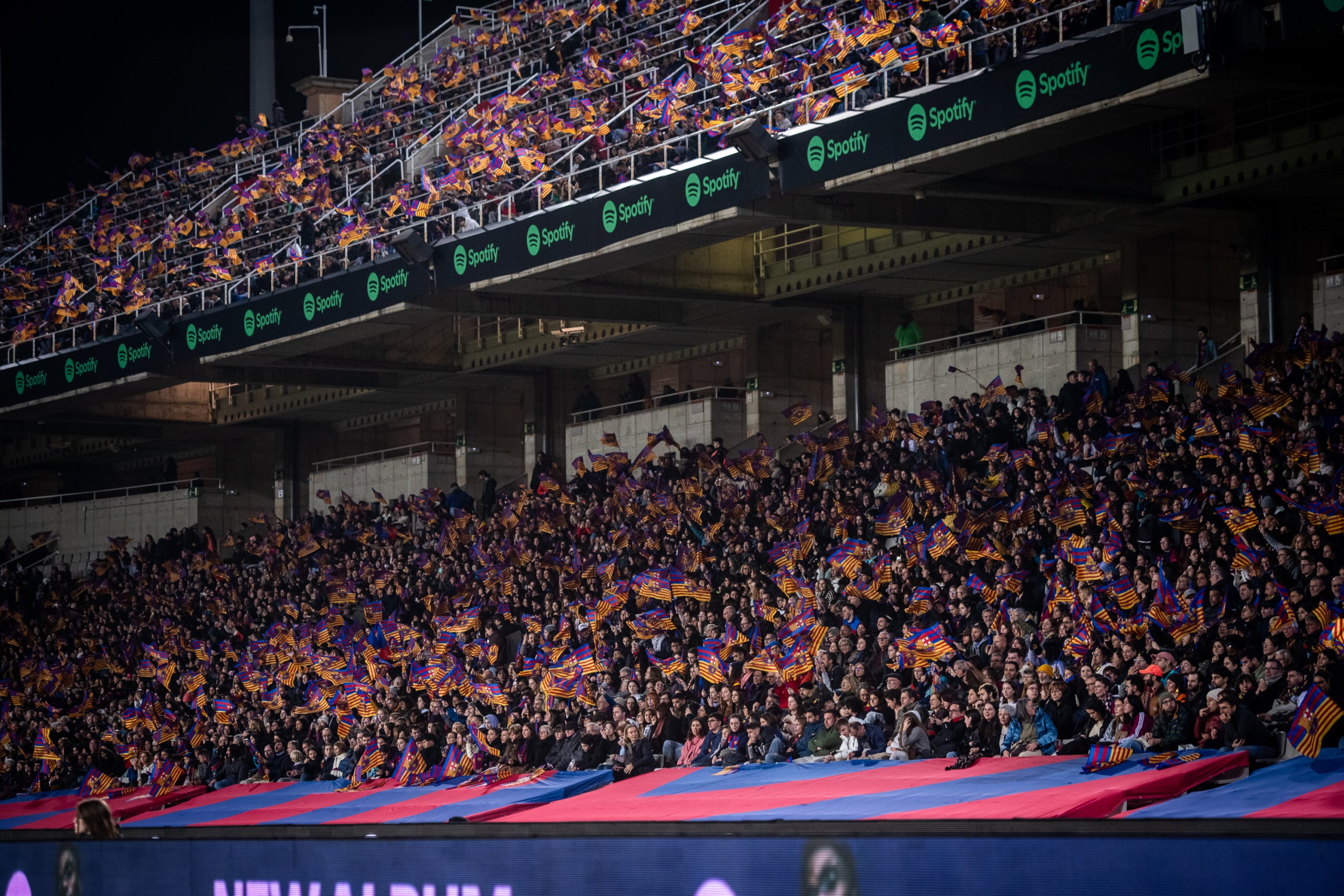Les graderies de l'Estadi Olímpic de Montjuïc, plenes a vessar de culers | FC Barcelona