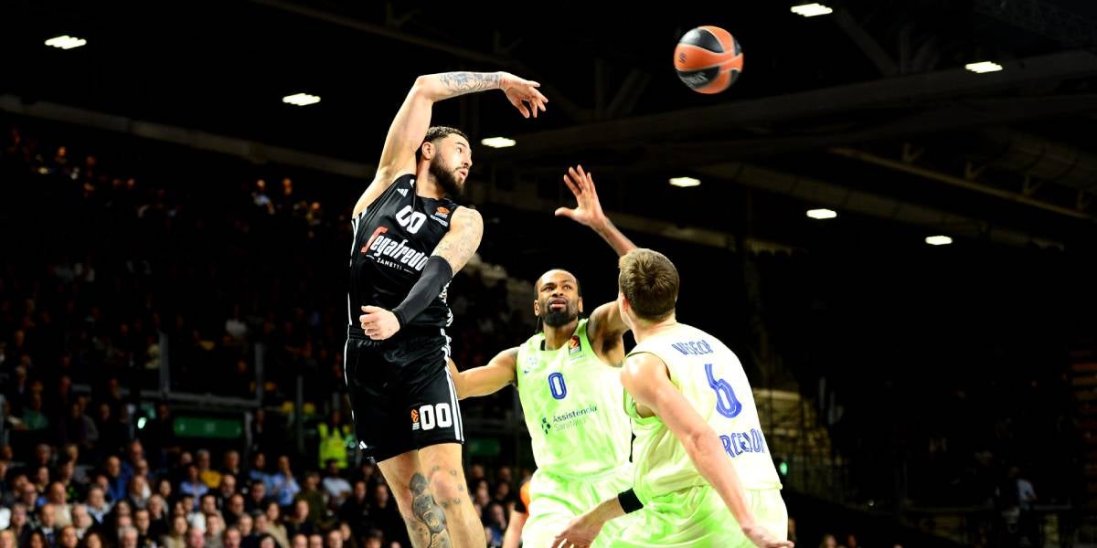 Punter defensa una possessió de la Virtus | @BarçaBasket