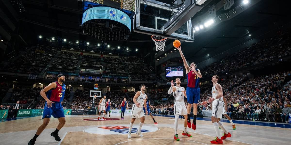 Anotación blaugrana contra el Madrid | @FCBbasket
