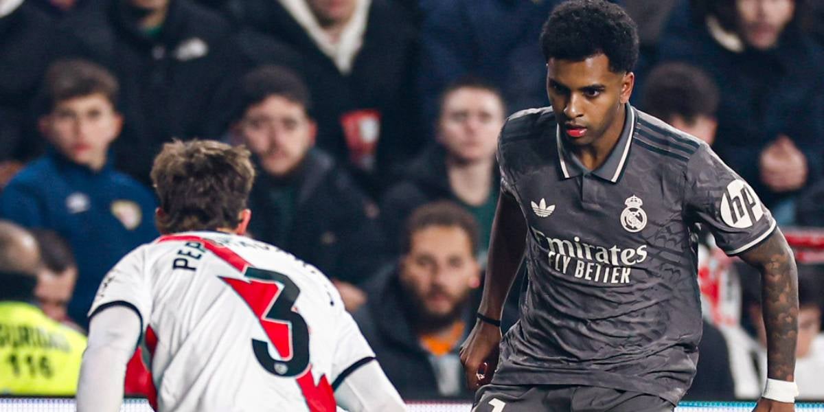 Rodrygo buscant encarar a Pep Chavarria | @RealMadrid