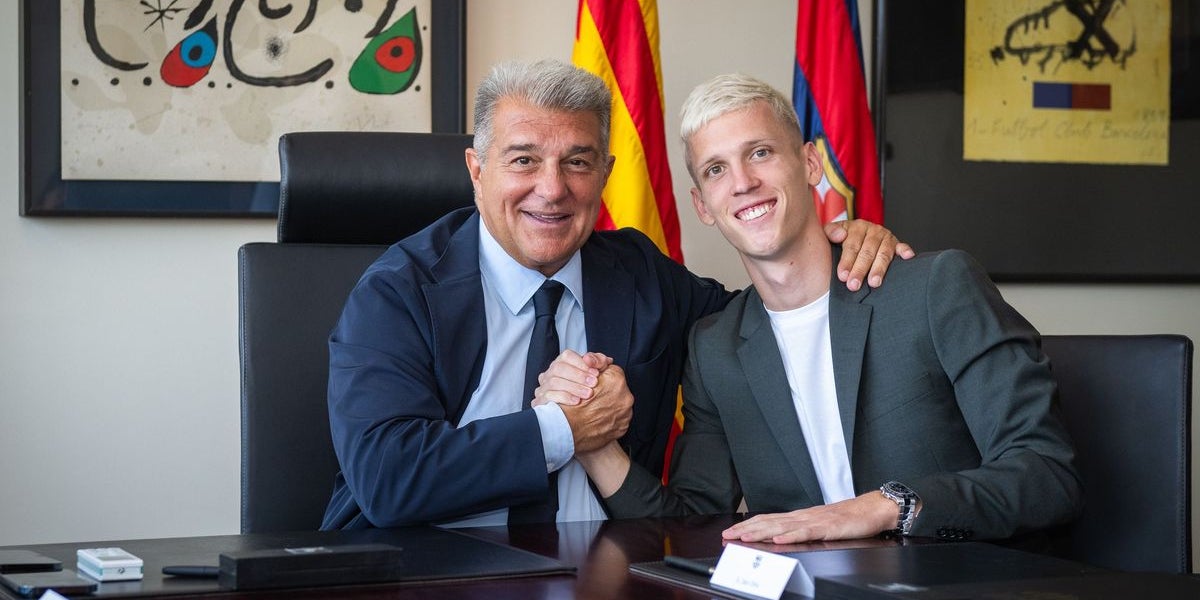 Joan Laporta i Dani Olmo, durant la firma del seu contracte | FC Barcelona
