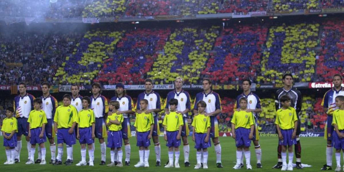 El Camp Nou, ple a vessar durant el Catalunya-Brasil de 2002 | FCF