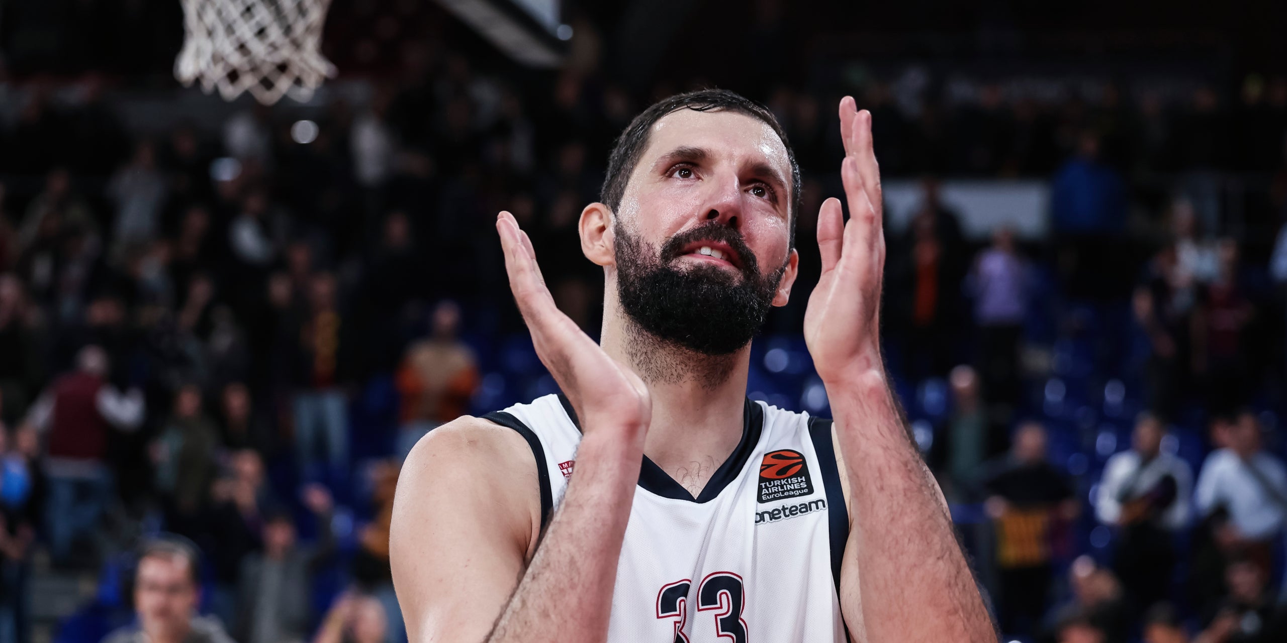 Nikola Mirotic, aplaudint durant el seu retorn al Palau Blaugrana | Europa Press