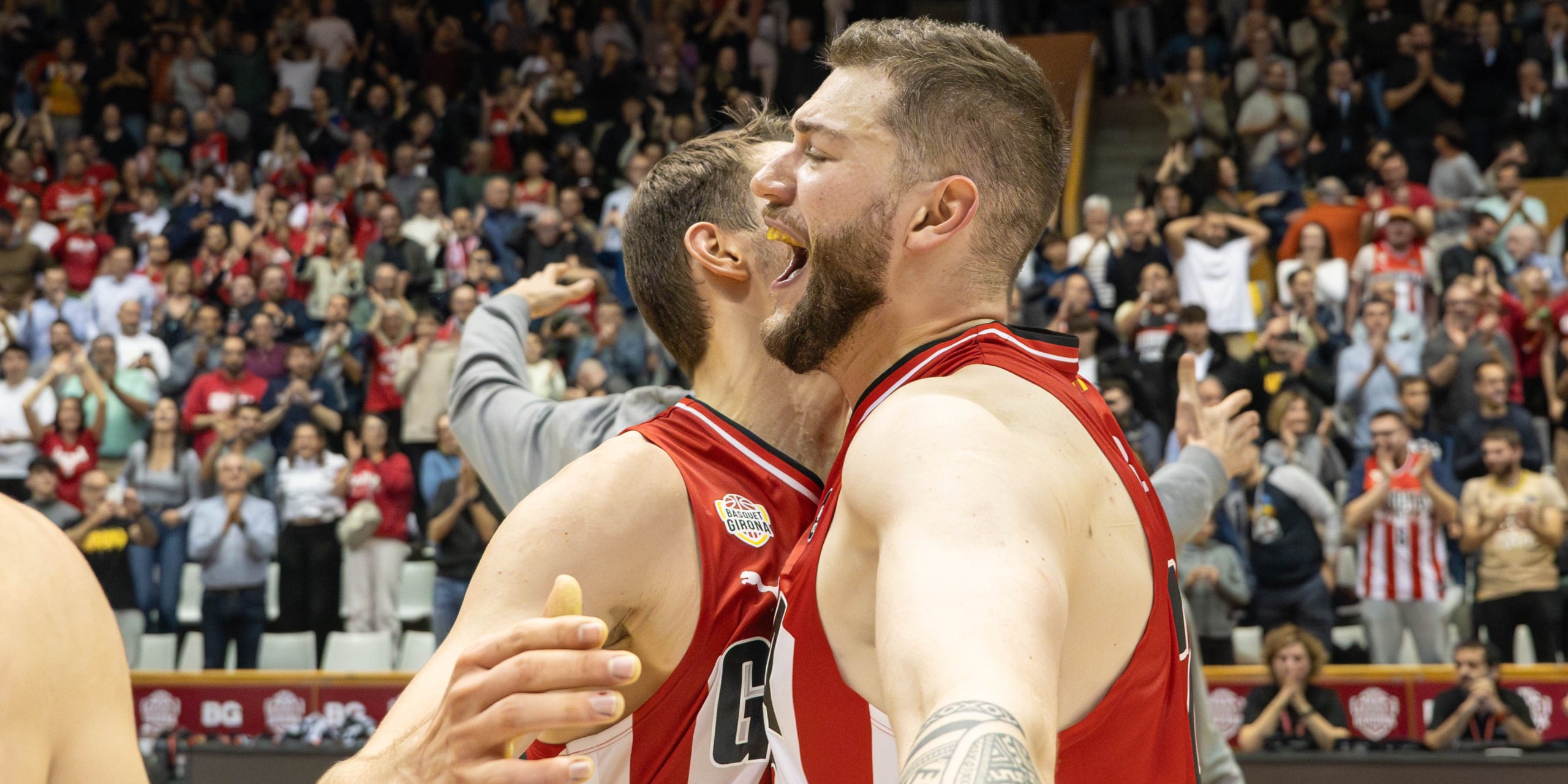 Els jugadors del Girona celebren la victòria contra el Barça | Bàsquet Girona