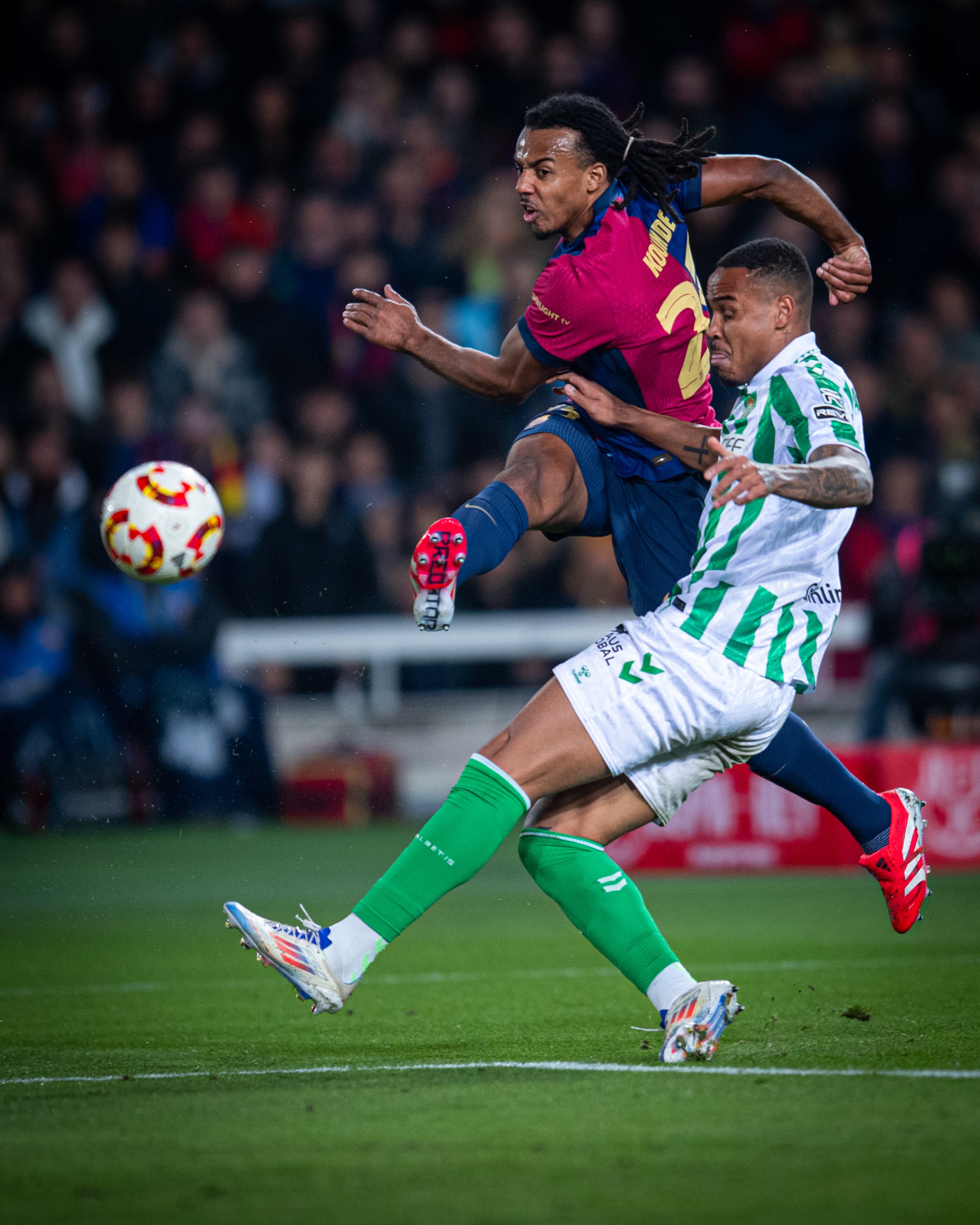 La volea del gol de Kounde, el segon del Barça | FC Barcelona