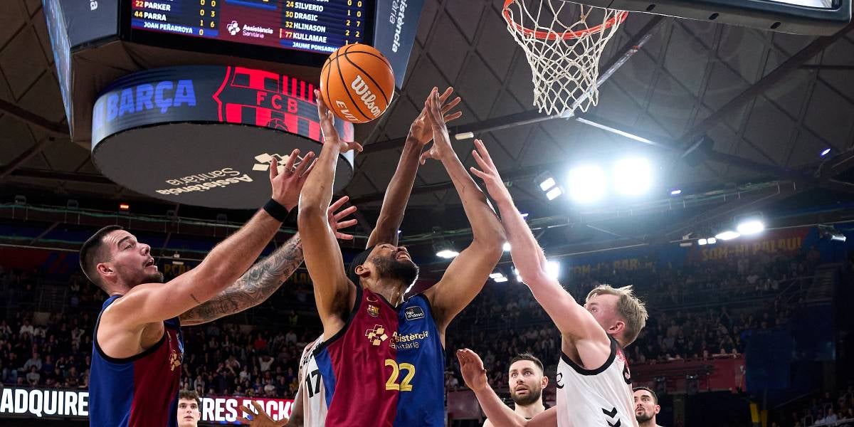 Disputa per la pilota al Palau | @BarçaBasket