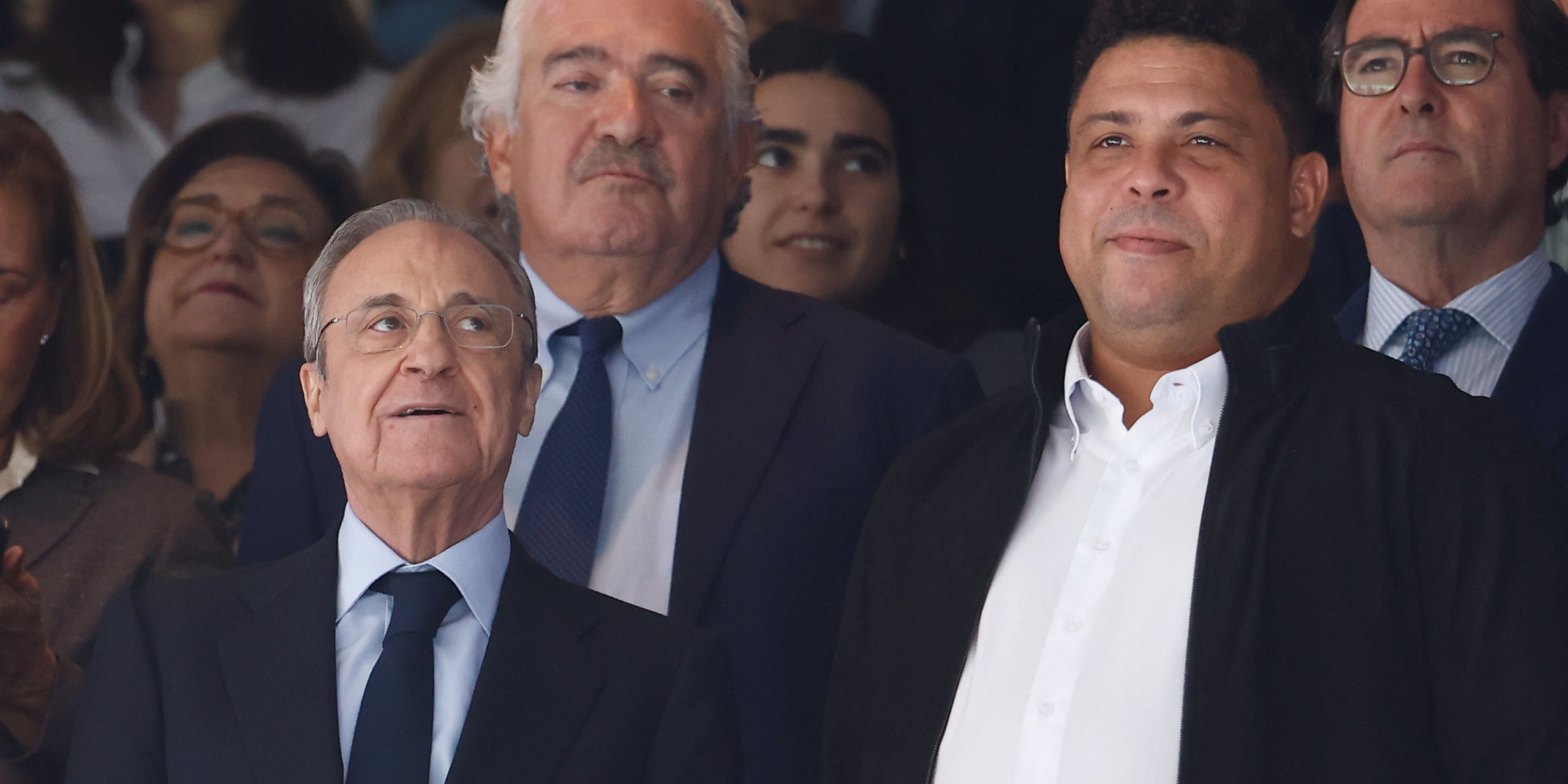 Ronaldo Nazário, com a president del Valladolid, al costat de Florentino Pérez, president del Reial Madrid | Europa Press