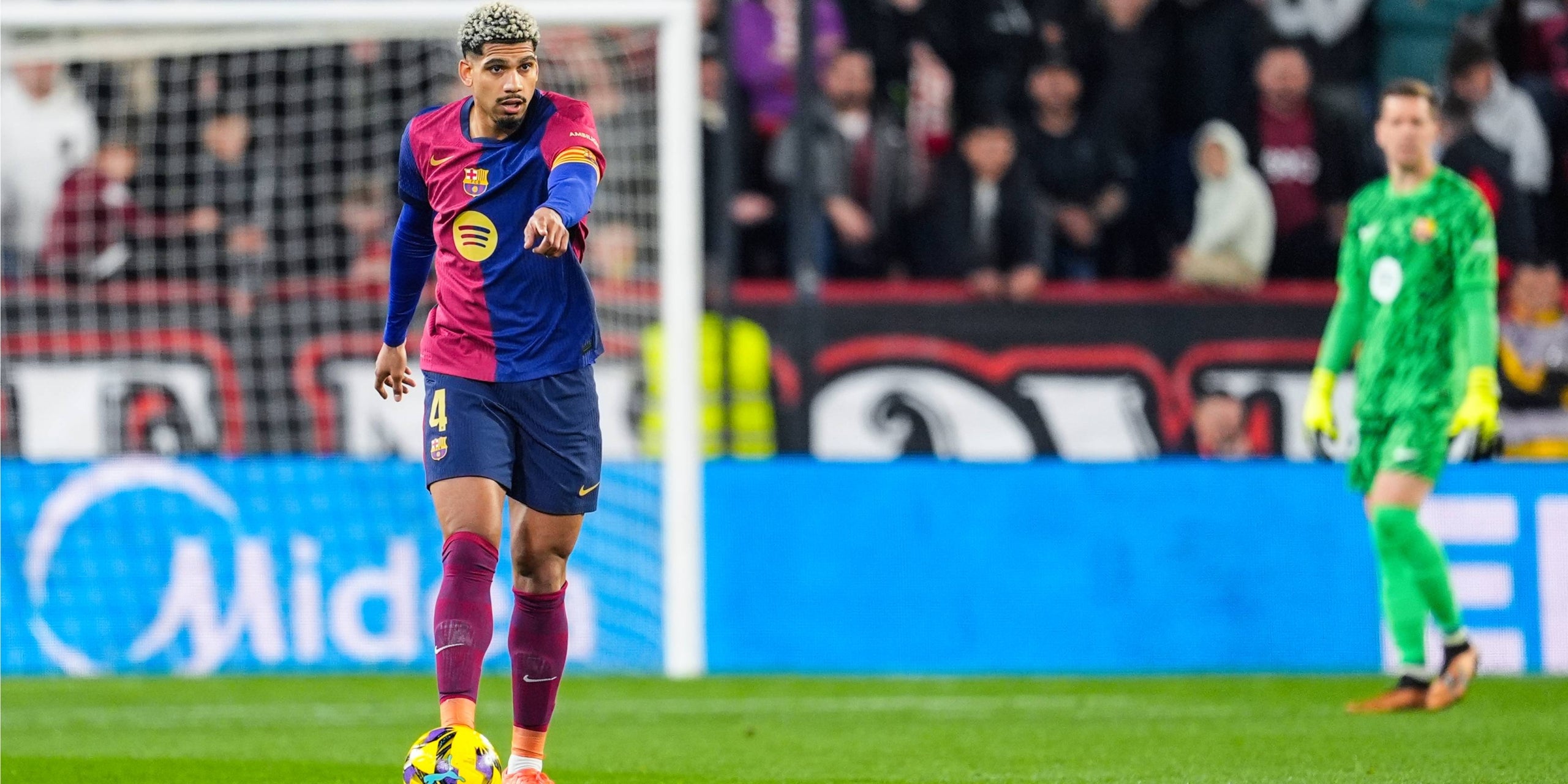 Ronald Araujo, durant el Sevilla-Barça | Europa Press