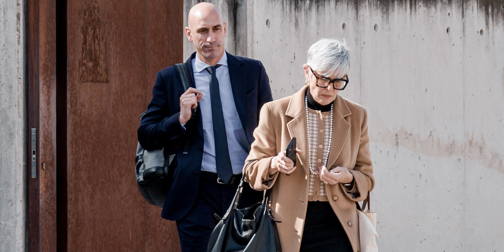 Luis Rubiales i la seva advocada, Olga Tubau, a la sortida de l'Audiència Nacional | Europa Press