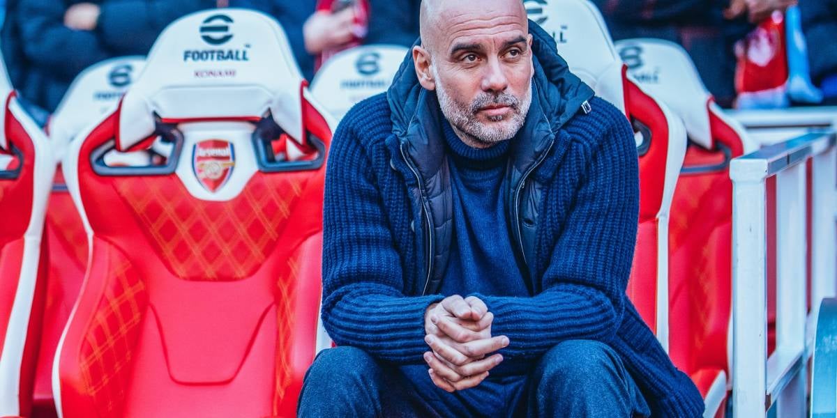 Guardiola a la banqueta de l'Emirates | @ManCityCat 