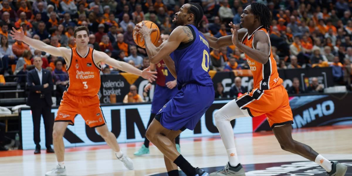 Punter a La Fonteta | @FCBbasket