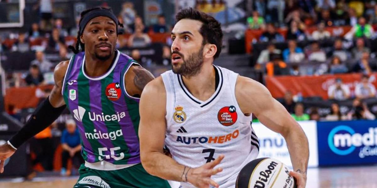 Els jugadors de Madrid i Unicaja durant la final | @RMBaloncesto