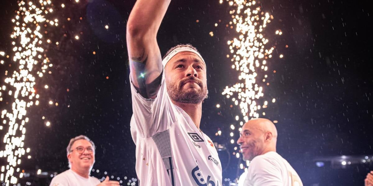 Neymar a la presentació amb el Santos | @SantosFC