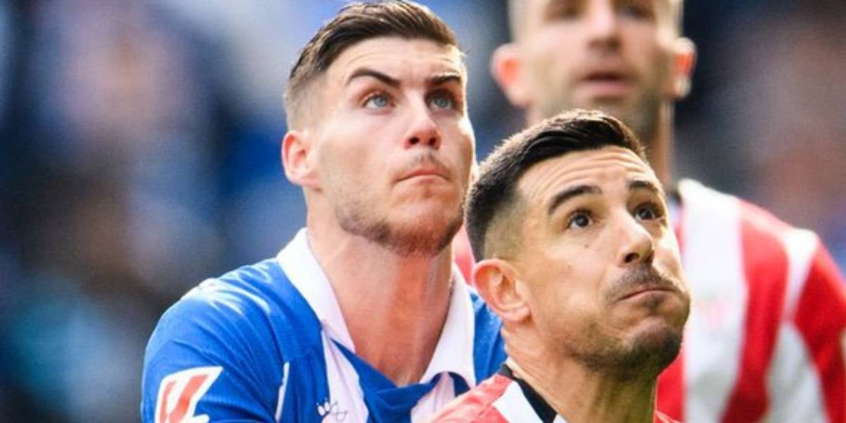 Jugadors del RCD Espanyol i l'Athletic Club en una disputa | @AthleticClub