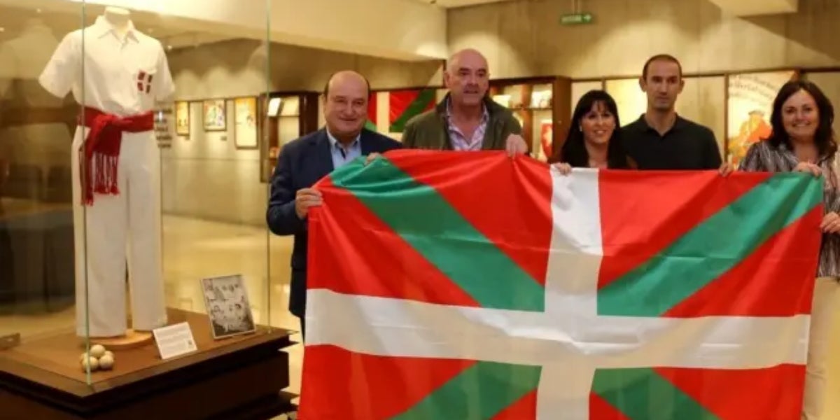 Els bascos celebren l'oficialitat de la selecció basca de pilota basca | PNB