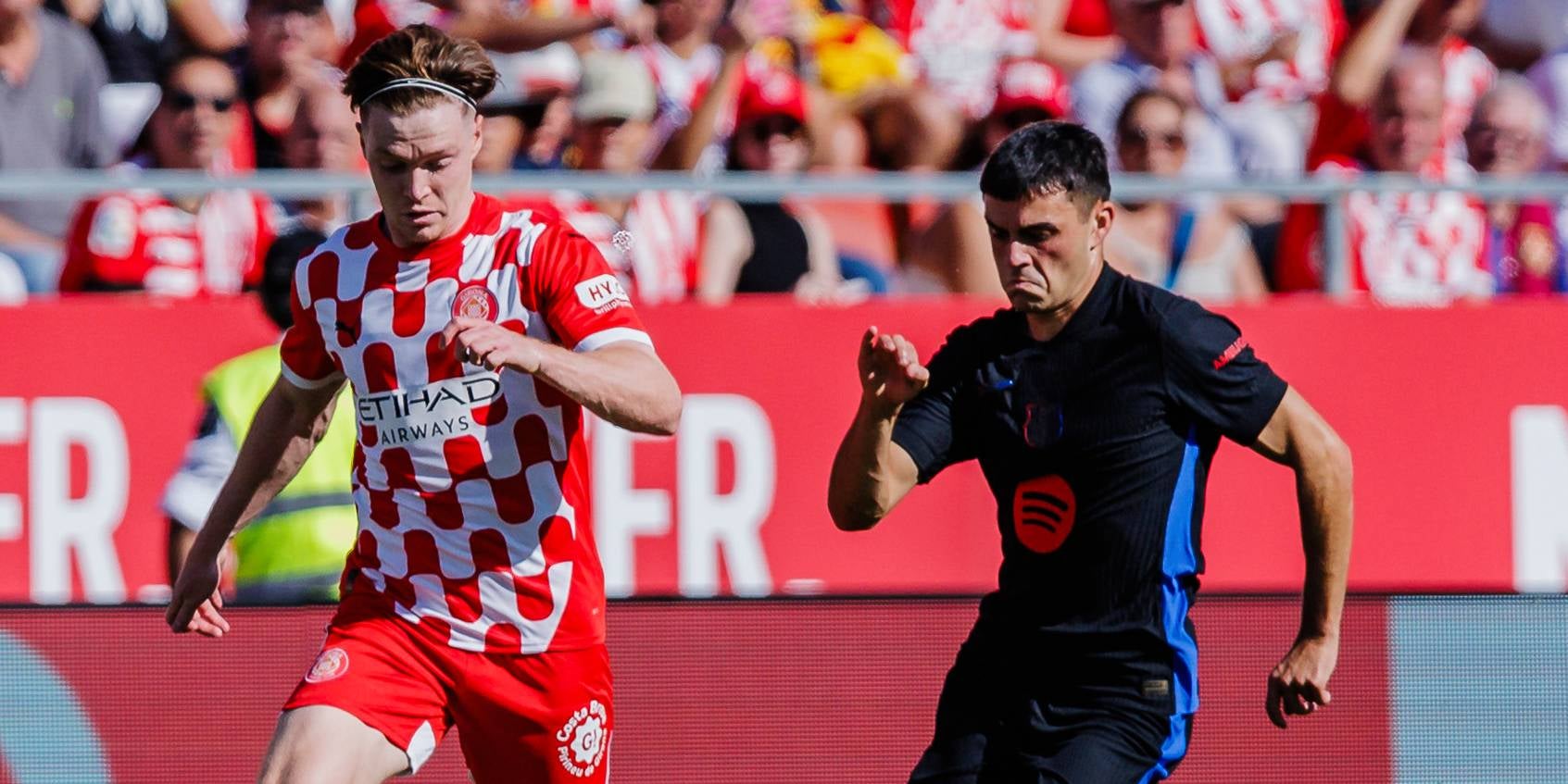 Viktor Tsygankov i Pedri durant el Girona-Barça de la primera volta | Europa Press