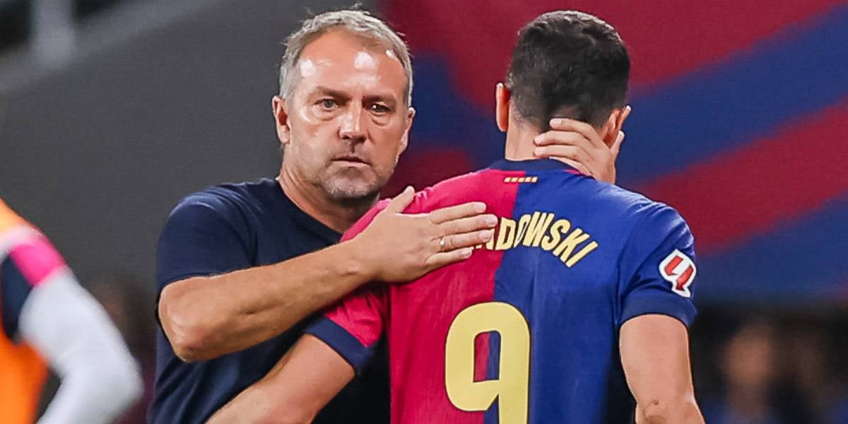 Hansi Flick y Robert Lewandowski, durante un partido del Barça | Europa Press