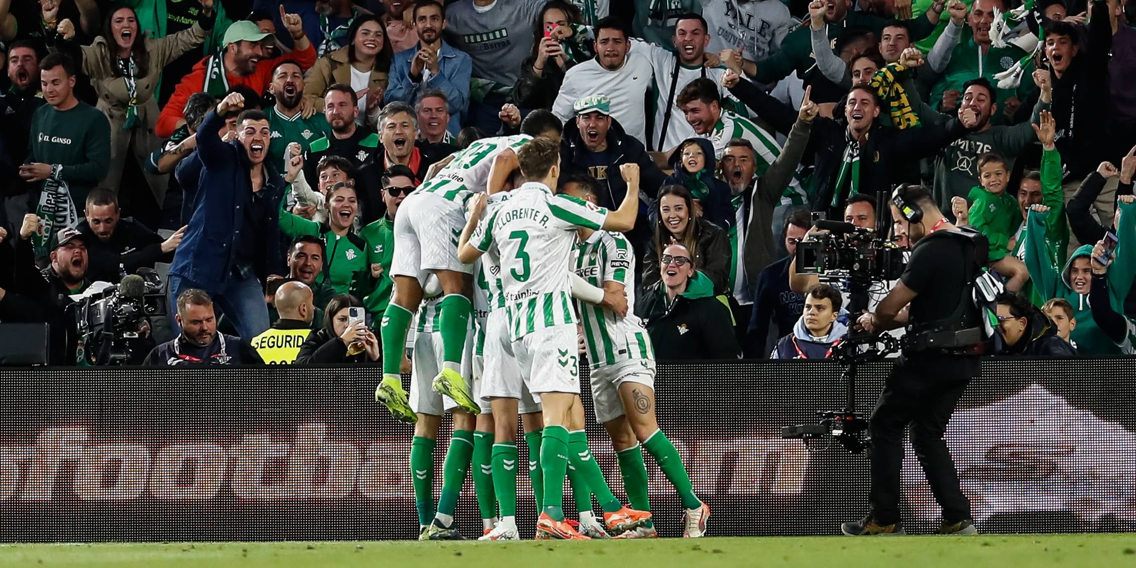 Els jugadors del Betis celebren un gol contra el Reial Madrid | Europa Press