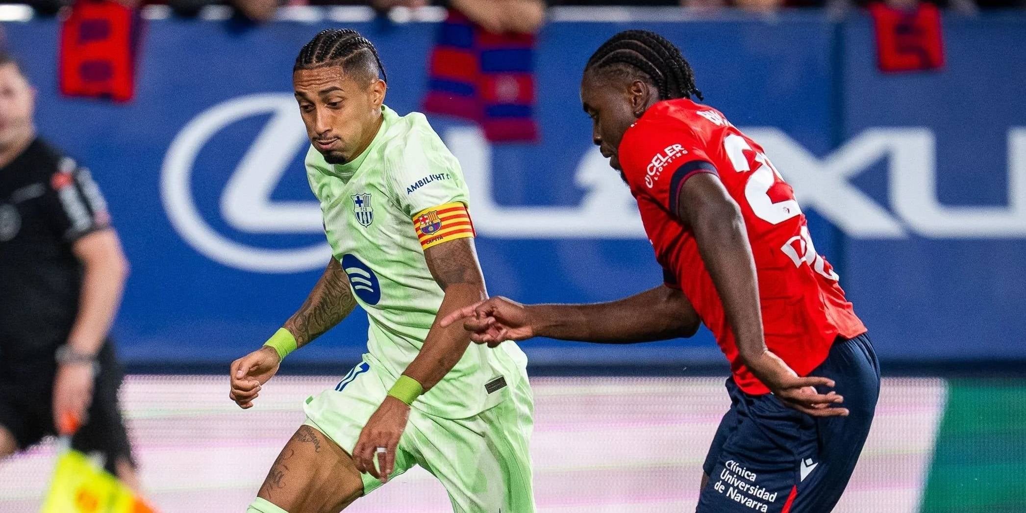 Raphinha i Boyomo durant l'Osasuna - Barça de la primera volta | Europa Press