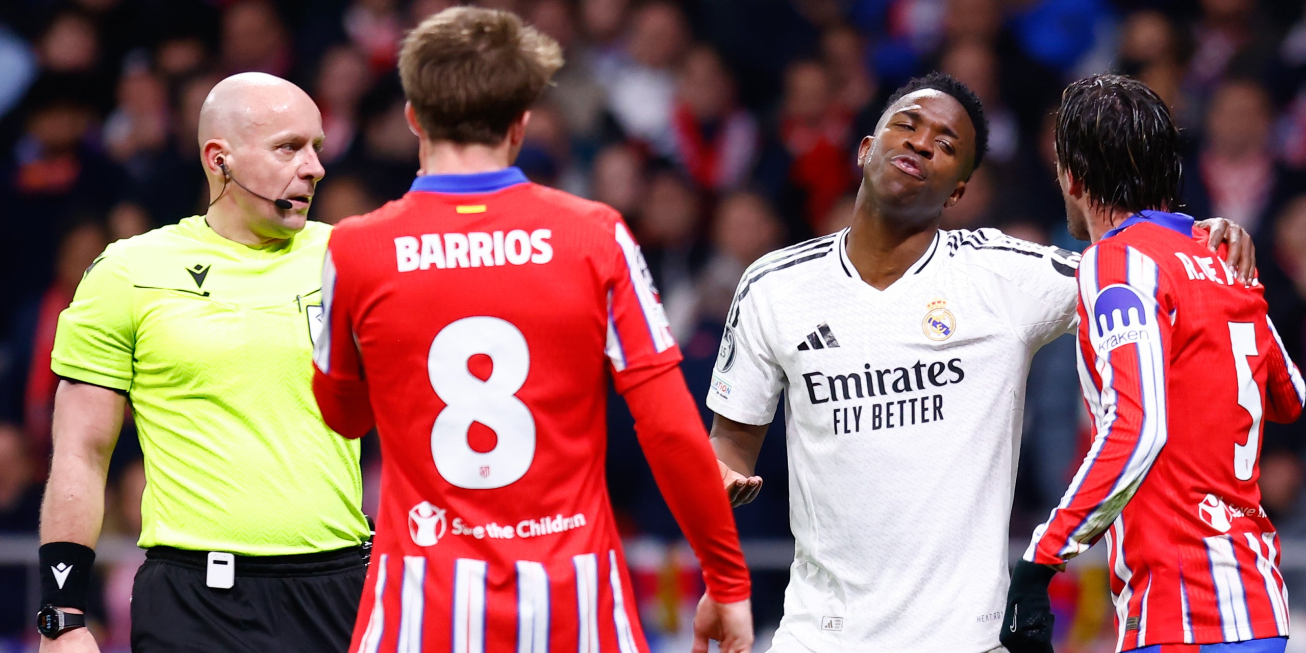 Los jugadores del Madrid y el Atlético, durante el partido de Champions | Europa Press