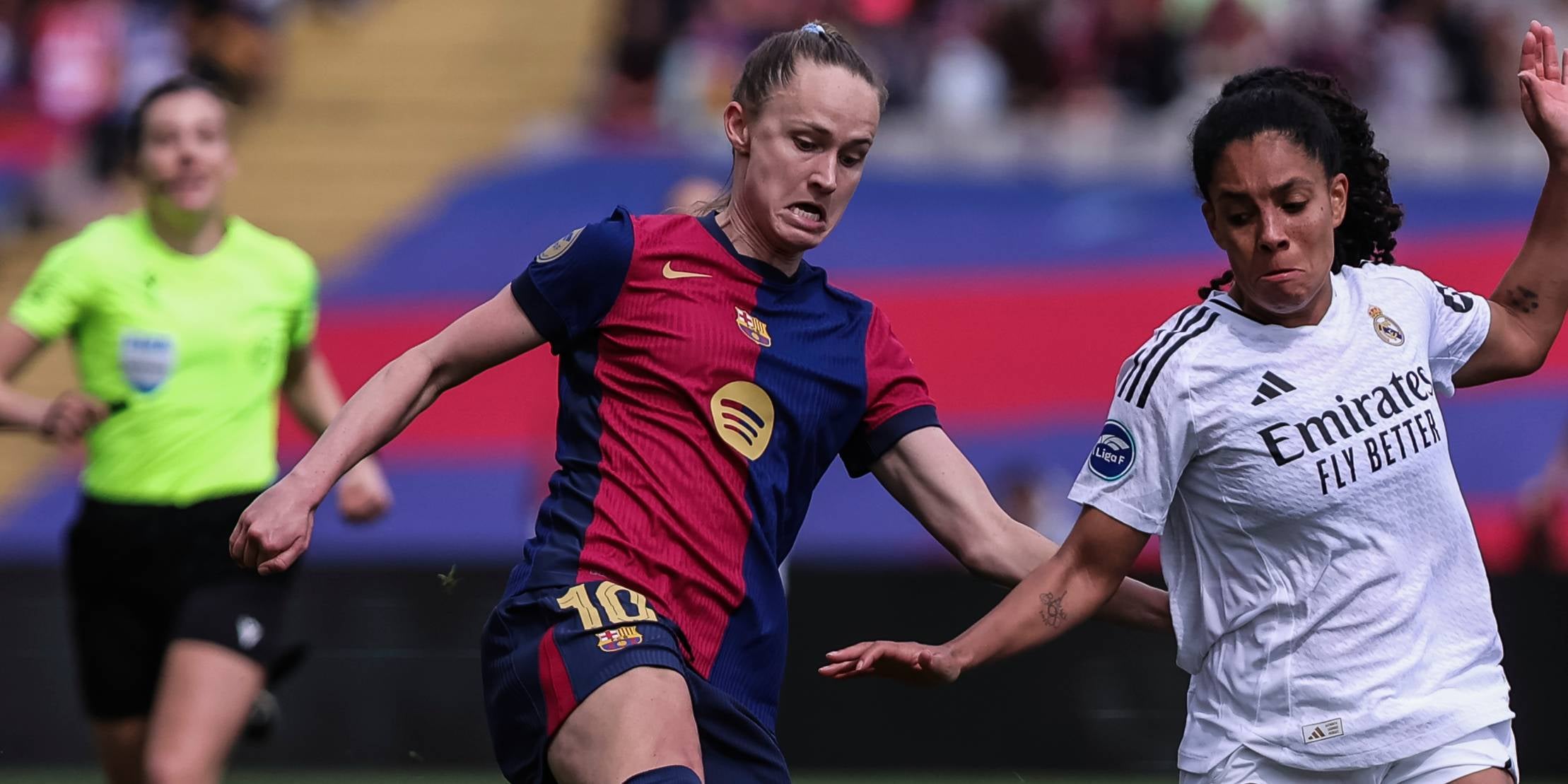 Olatz Rivera, a l'esquerra, durant el Barça-Madrid | Europa Press