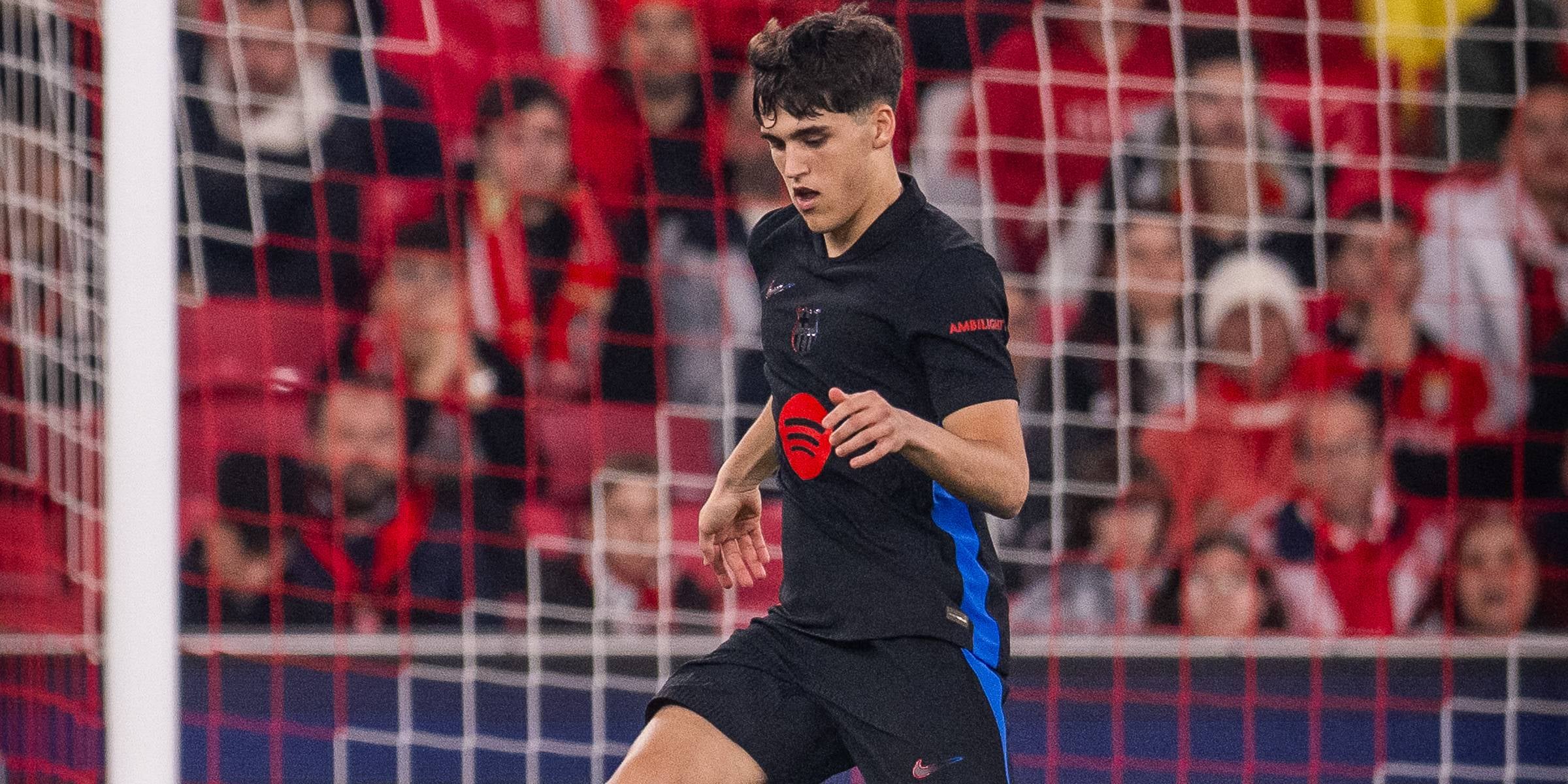 Pau Cubarsí, expulsat a la primera meitat del Benfica-Barça | FC Barcelona