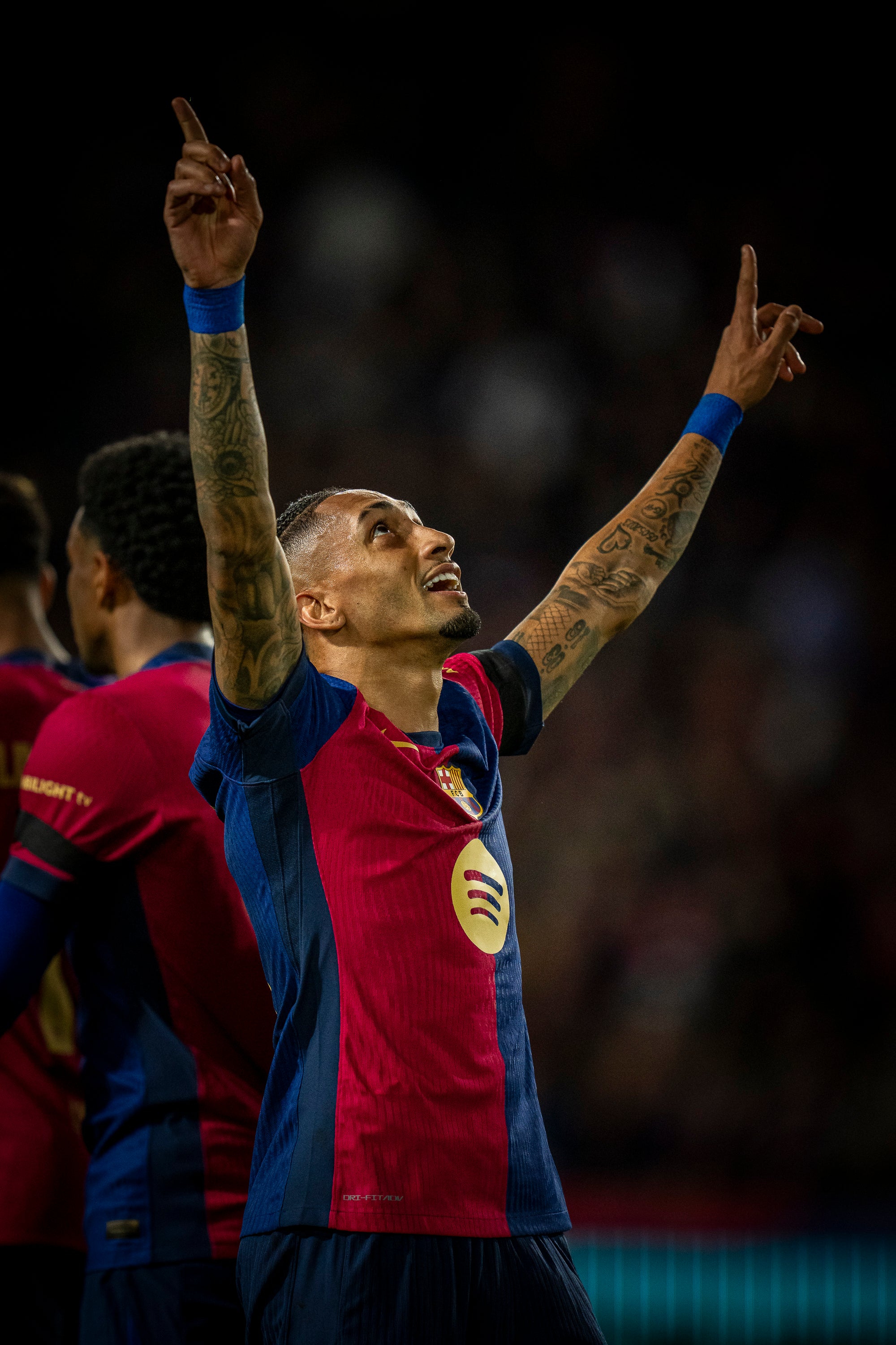 Raphinha, celebrant un gol contra el Benfica i dedicant-li al doctor Carles Miñarro | FC Barcelona