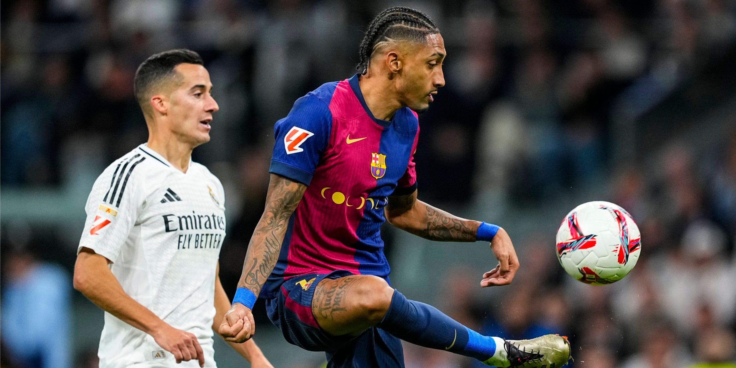 Raphinha i Lucas Vázquez durant el Madrid-Barça de Lliga | Europa Press