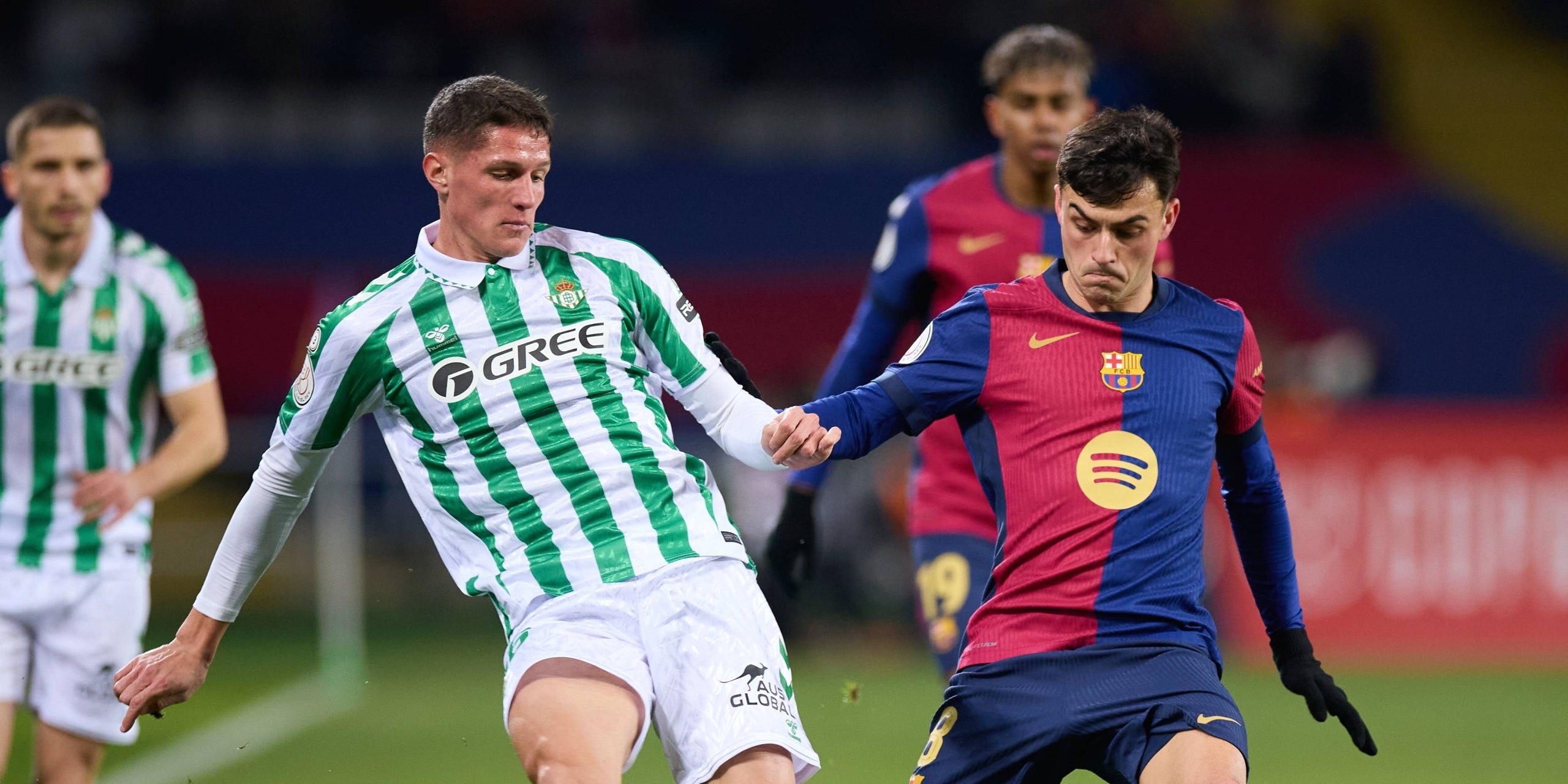 Sergi Altimira i Pedri durant el Barça-Betis de Copa | Europa Press