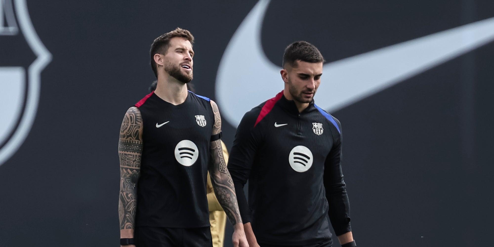 Iñigo Martínez y Ferran Torres, durante un entrenamiento con el Barça | Europa Press