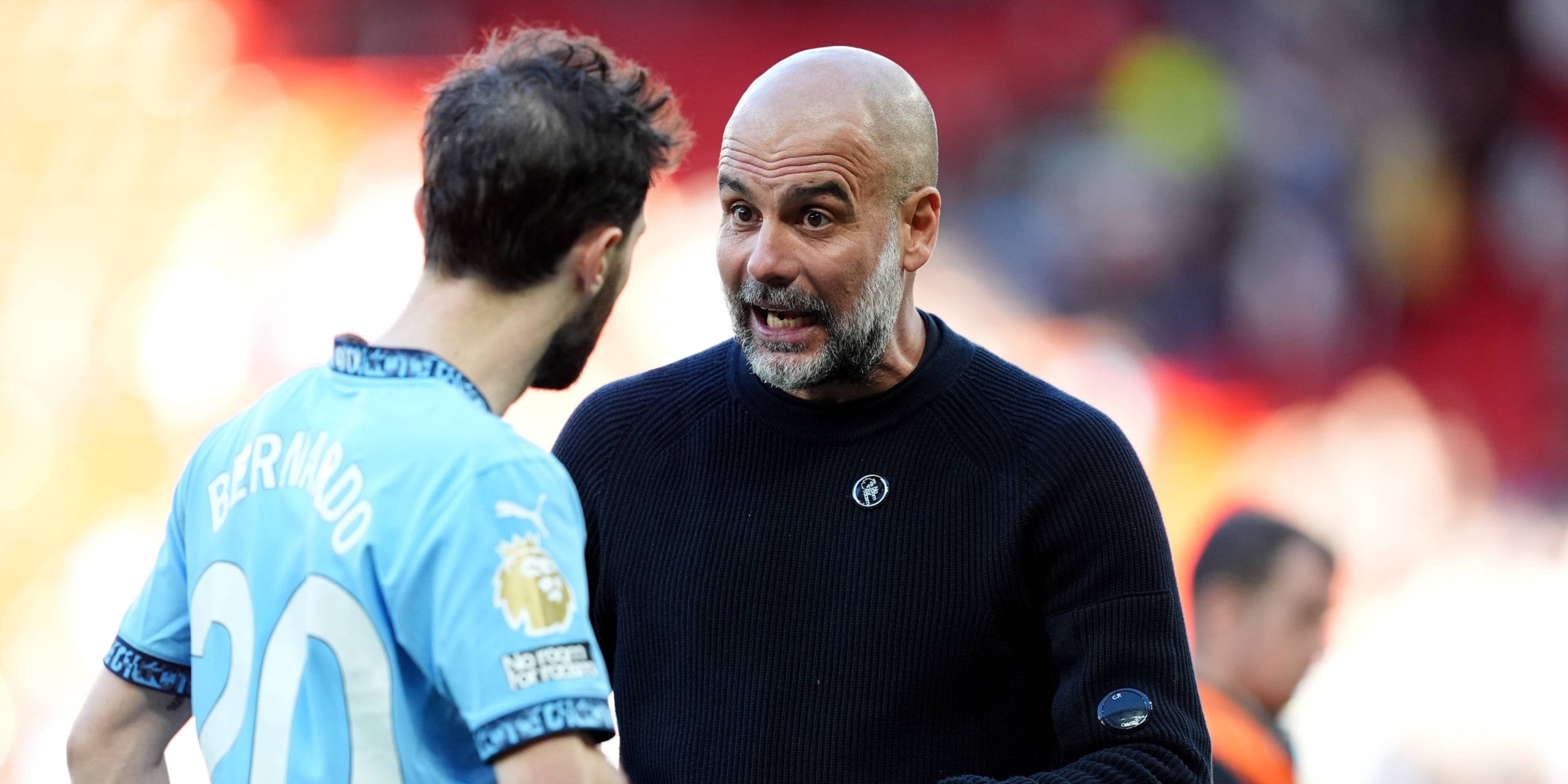 Pep Guardiola i Bernardo Silva durant el derbi Manchester United - Manchester City de Premier League | Europa Press