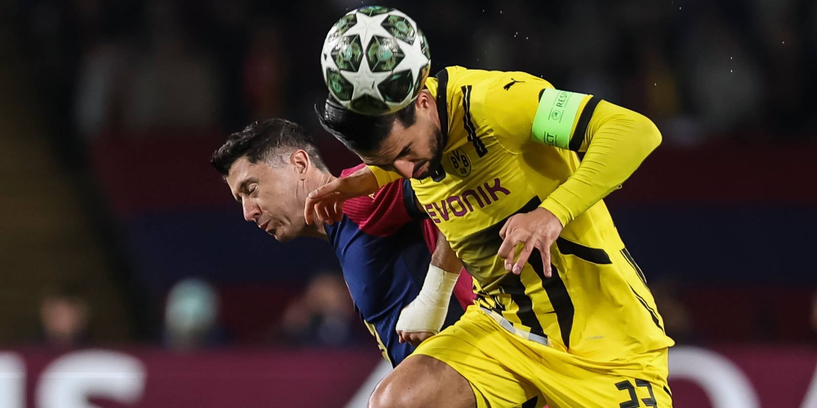 Robert Lewandowski i Emre Can, durant el Barça-Borussia Dortmund de l'anada | Europa Press