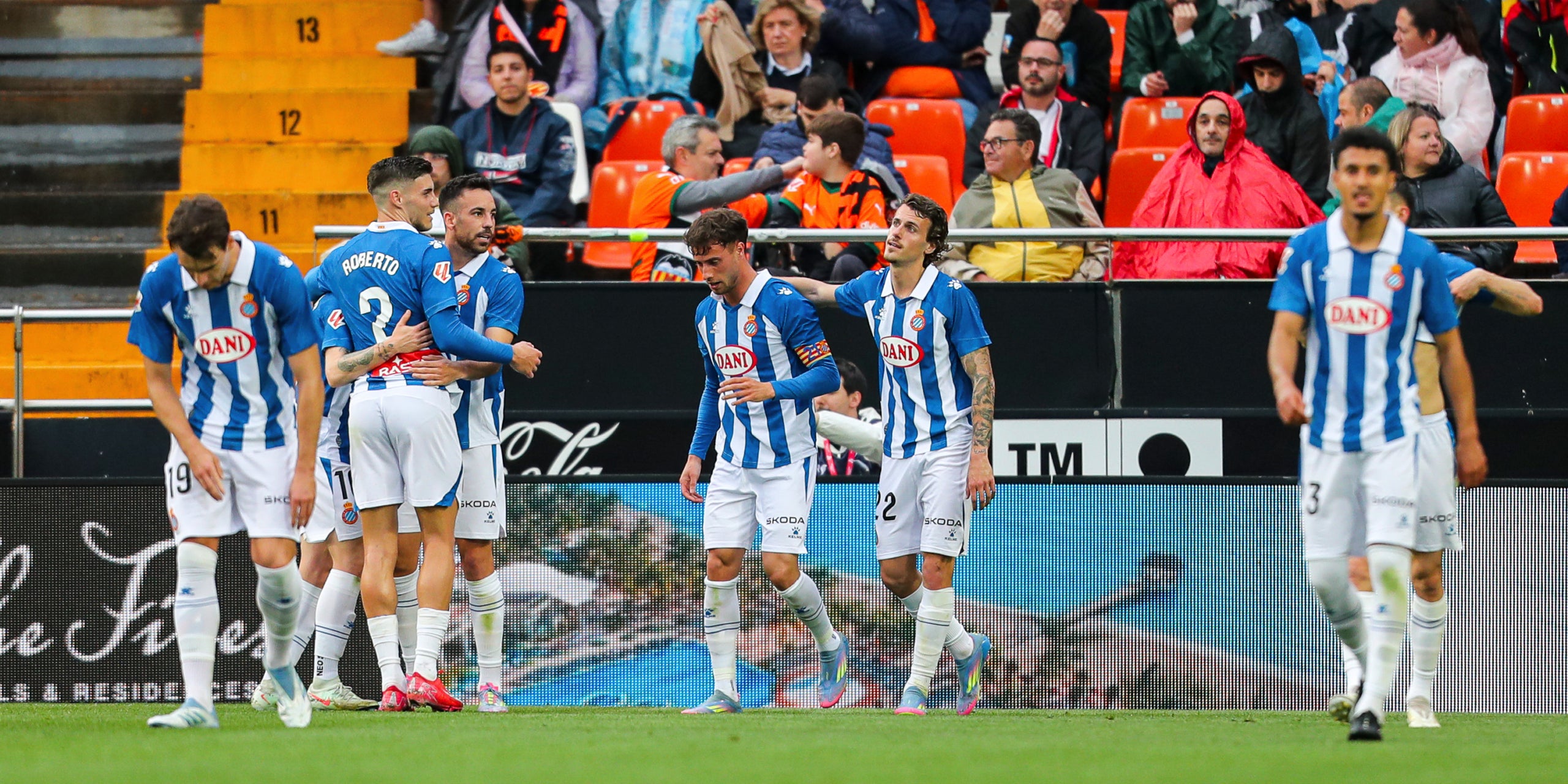 Los jugadores del Espanyol, celebrando el gol contra el Valencia | Europa Press