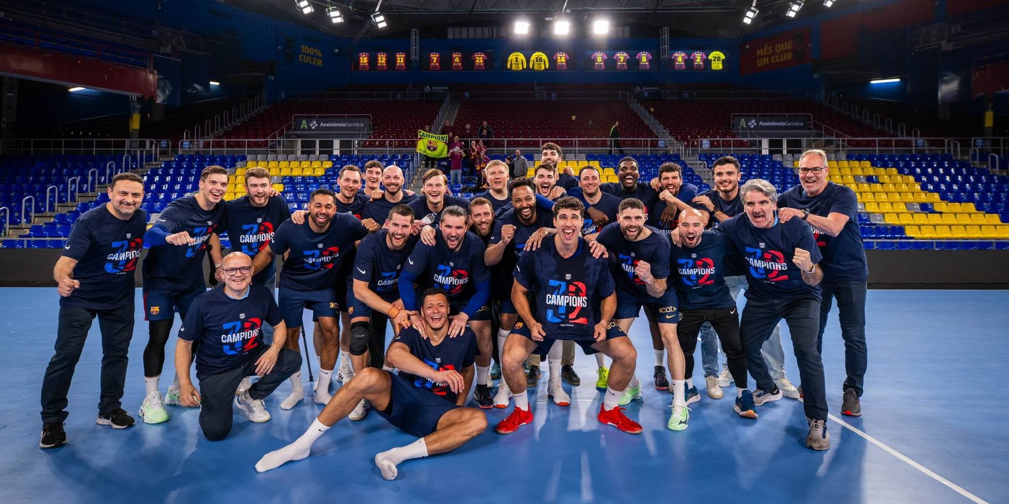 Els jugadors del Barça d'handbol celebren el 15è títol de Lliga consecutiu | FC Barcelona